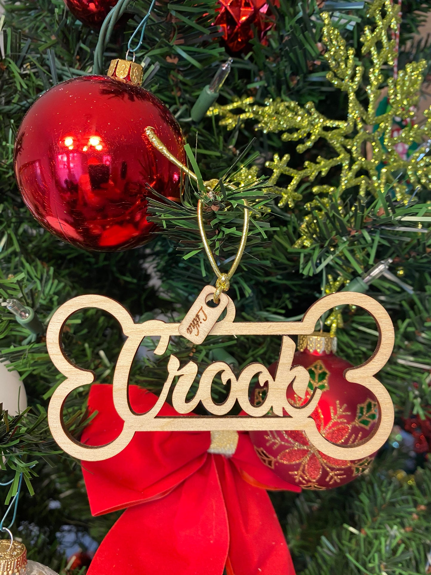 Pet Personalized name Christmas Ornaments, Holiday ornament pet, pet gifts, Cat, dog, laser cut, Personalized name with natural wood color
